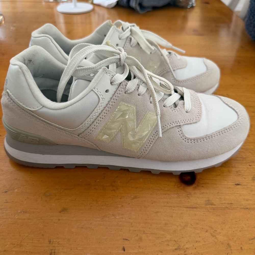 New Balance Women's Classic Neutral Lace-Up Sneakers - Beige/White Moonstone